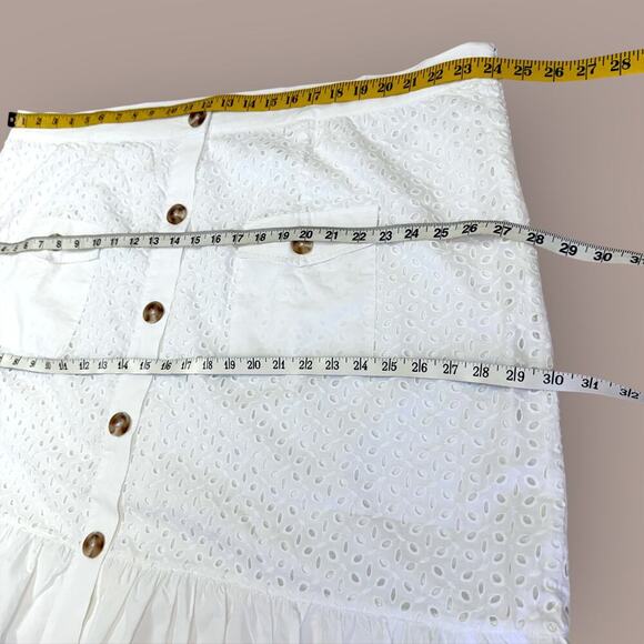 Isaac Mizrahi Live Embroidered Eyelet Button Up Ruffled Hem Skirt Size 28W White - Picture 12 of 14